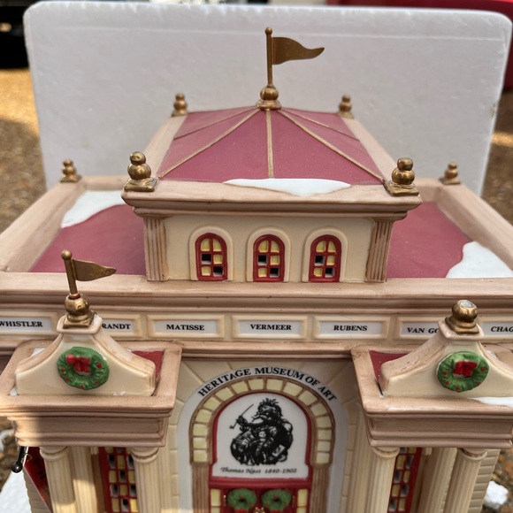 Department 56 Christmas In The City Series "Heritage Museum Of Art" #58831 - Picture 11 of 15
